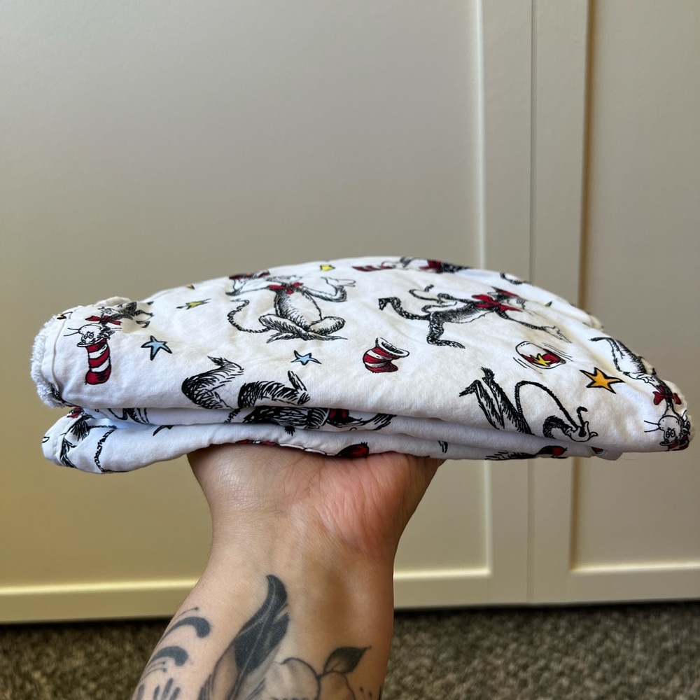 Trend Lab Baby Dr Seuss Cat In‎ The Hat Bundle 2 Bibs 1 Burp Cloth